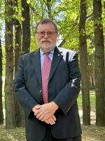 Portrait of Professor Tony Haymet standing outdoors 